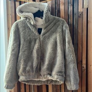 Forever 21 Tan Sherpa Zip-Up in great condition